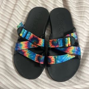 Tye dye Chacos Chillos